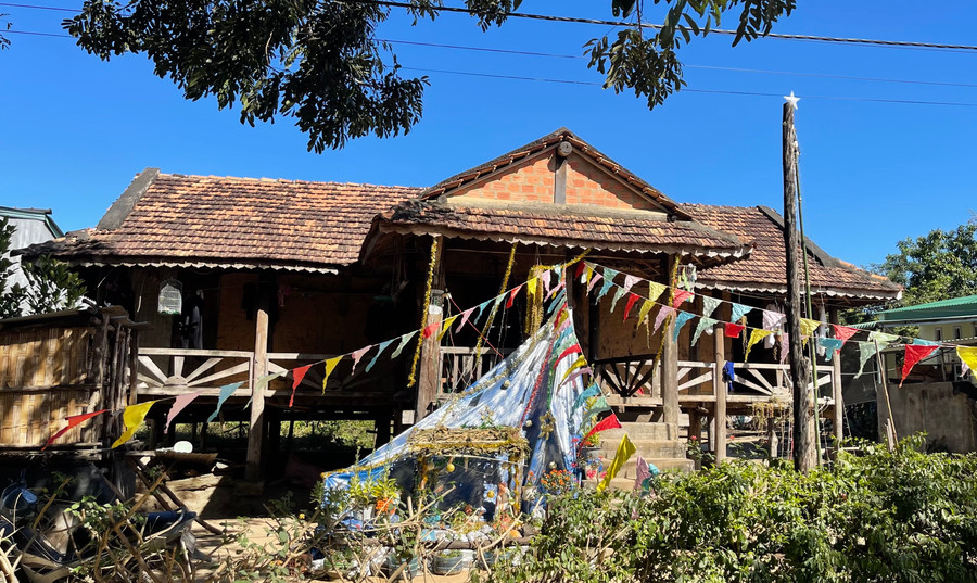 Căn nhà được hỏi mua với giá 300 triệu đồng nhưng ông A Glach nhất quyết không bán. Căn nhà được hỏi mua với giá 300 triệu đồng nhưng ông A Glach nhất quyết không bán.