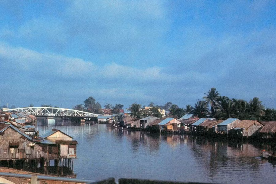 Hình ảnh xóm nghèo ở ĐaKao ngày xưa. Ảnh: dongnhacvang.