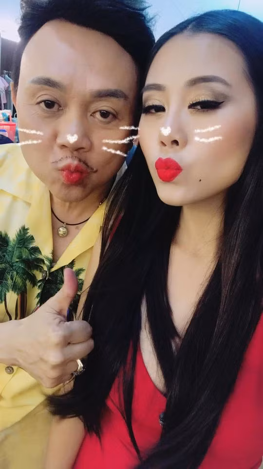 Nam Thư chia sẻ hình ảnh cô từng nhí nhảnh chụp bên cạnh người anh thân thiết - cố nghệ sĩ Chí Tài.