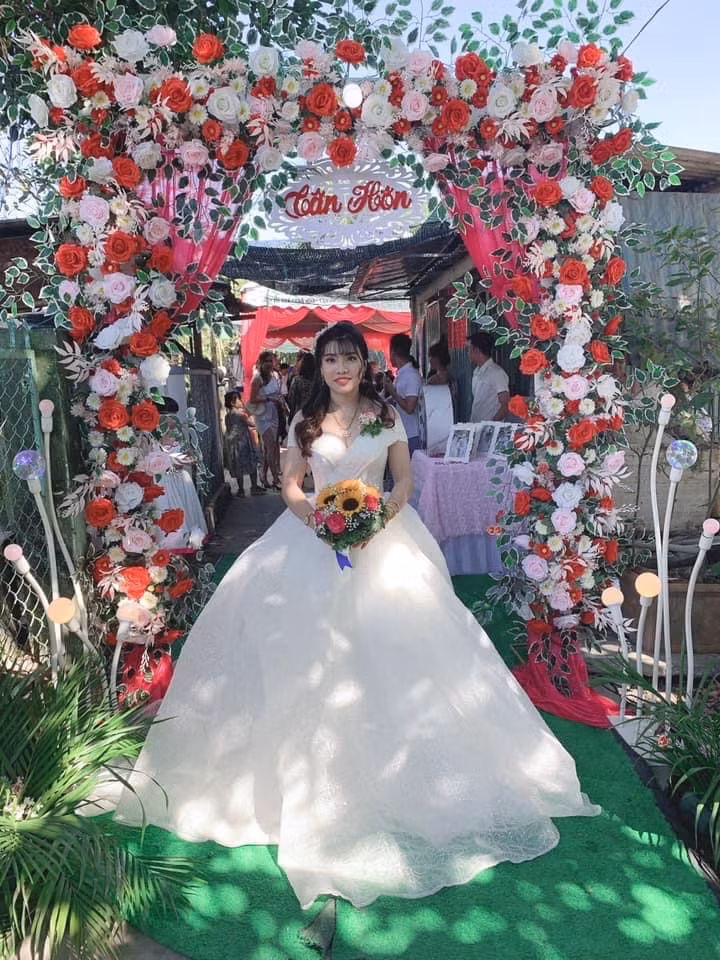 Phượng Thị Nở khoe loạt ảnh xinh đẹp lên xe hoa lần 2 ảnh 3