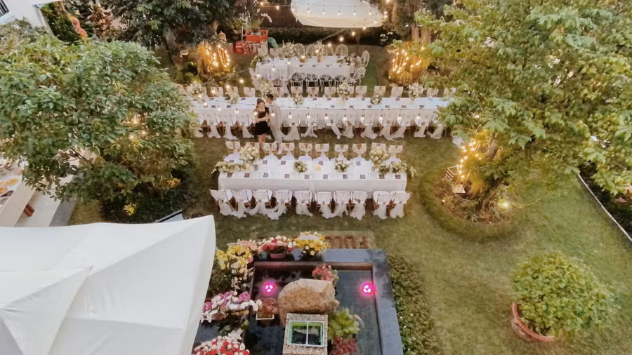 Khi biết được sự thật, nhiều cư dân mạng vào chúc mừng cho hạnh phúc của bố mẹ Quốc Trường đồng thời bày tỏ cảm xúc về hành động có hiếu của nam diễn viên.