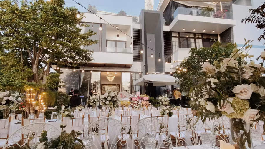 Những hình ảnh được Quốc Trường đăng tải lên mạng xã hội đã thu hút được sự chú ý đặc biệt của dân tình, nhận được nhiều lời khen về việc trang trí: "Decor đẹp thật, nhìn đơn giản mà sang trọng.",...