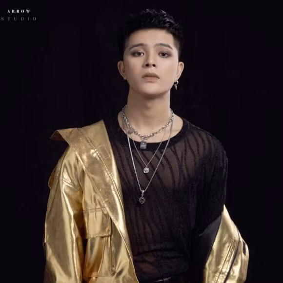 Hiện tại Quang Anh đang vấp phải nhiều ý kiến trái chiều vì gương mặt khác lạ và phong cách cá tính mới này của mình.