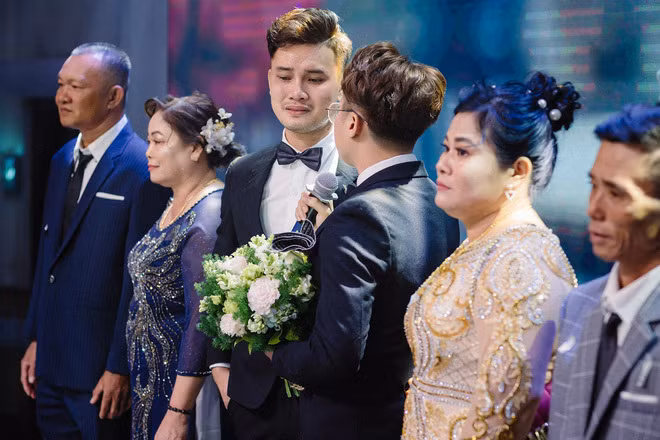 Cặp đôi cùng quyết định làm đám cưới sau 4 năm yêu. Ảnh: FBNV.