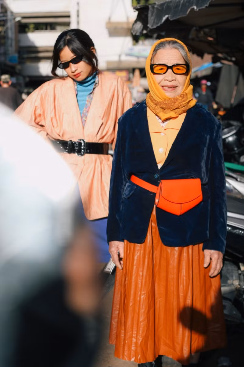 Nữ nhiếp ảnh gia chia sẻ việc phối đồ là do cô lên ý tưởng và tự phối. Mọi thứ được chuẩn bị và mang theo từ Sài Gòn lên Đà Lạt.