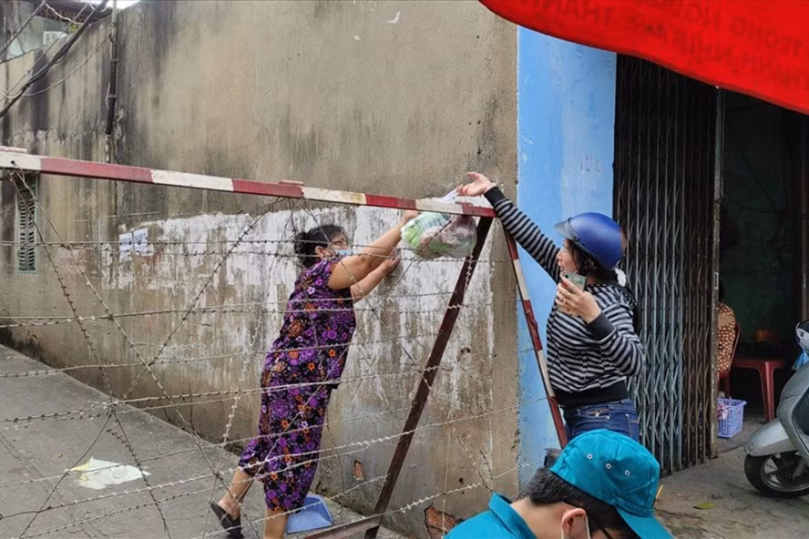 Khu vực Quận 6 - nơi ở của bệnh nhân 1347 hiện đã được phong toả tạm thời. Ảnh: Hữu Huy.