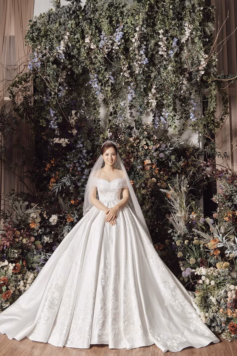 Ngọc Hà - vợ sắp cưới của Công Lý, sinh năm 1988, cô gái luôn nhận được nhiều lời khen ngợi về nhan sắc.