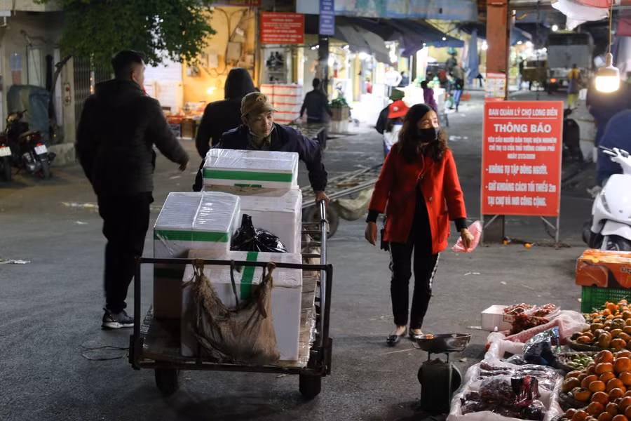 Người Hà Nội mưu sinh trong giá rét trên 10 độ C ảnh 8