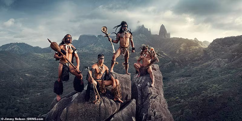 Bởi sự hoang sơ, cùng sự bí ẩn của bộ lạc, những con người nơi đây, khiến nếu ai đến Marquesas sẽ phải mất nhiều thời gian dài để có thể kết nối được với văn hóa và con người địa phương.