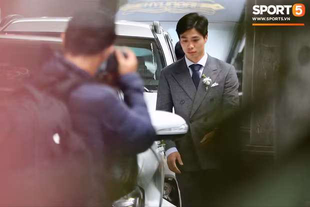Công Phượng rước dâu bằng xe sang Maybach ảnh 3