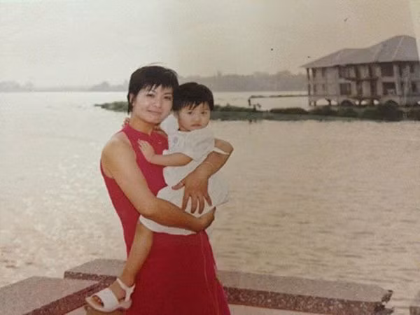 Thục Khuê và con gái đầu của Công Lý.