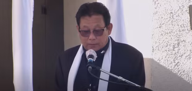 Anh trai Chí Thiện nghẹn ngào nói lời cảm tạ tới mọi người trong lễ tang của cố nghệ sĩ Chí Tài.