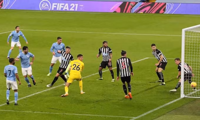 Gundogan mở tỷ số cho Man City sau pha kiến tạo của Sterling. 