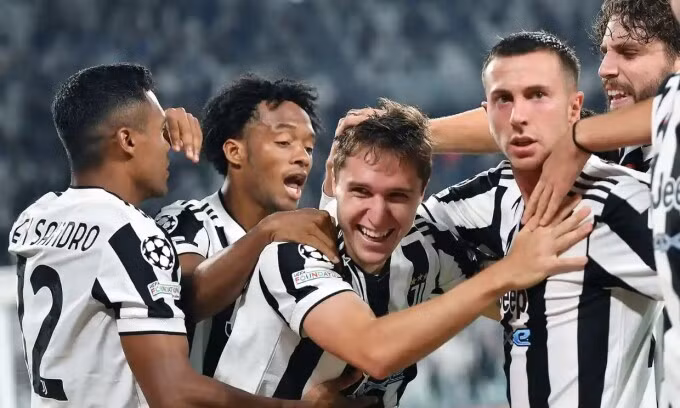 Các cầu thủ Juventus vui mừng khi hạ Chelsea 1-0.