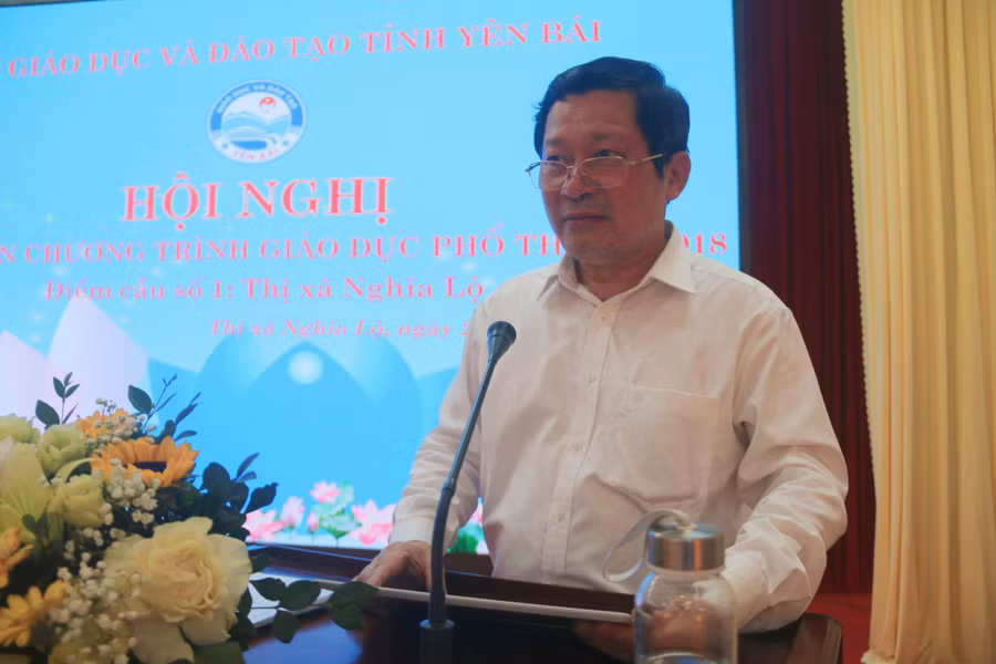 Ông Vương Văn Bằng, Giám đốc Sở GD&amp;ĐT tỉnh Yên Bái phát biểu.