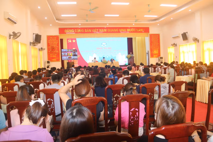 Toàn cảnh hội nghị.