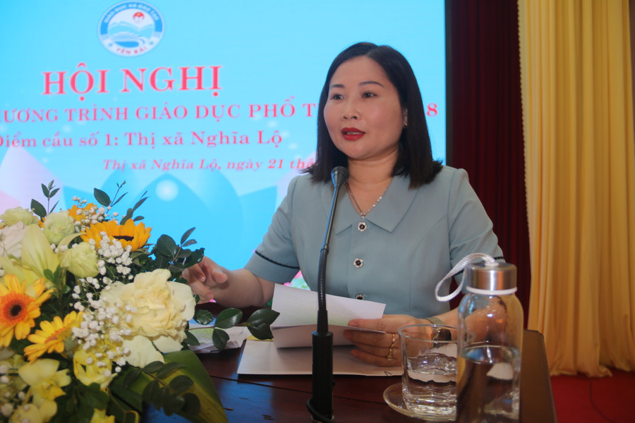 Bà Vũ Thị Hiền Hạnh, Phó Chủ tịch UBND tỉnh Yên Bái phát biểu tại hội nghị. Bà Vũ Thị Hiền Hạnh, Phó Chủ tịch UBND tỉnh Yên Bái phát biểu tại hội nghị.