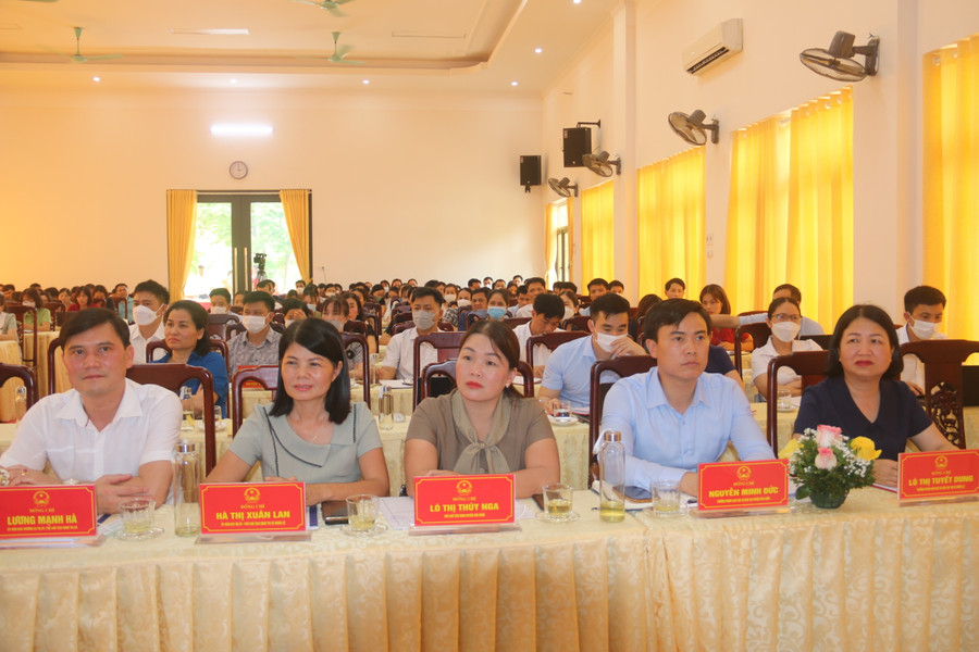 Đoàn đại biểu của tỉnh Yên Bái tham dự hội nghị. Đoàn đại biểu của tỉnh Yên Bái tham dự hội nghị.