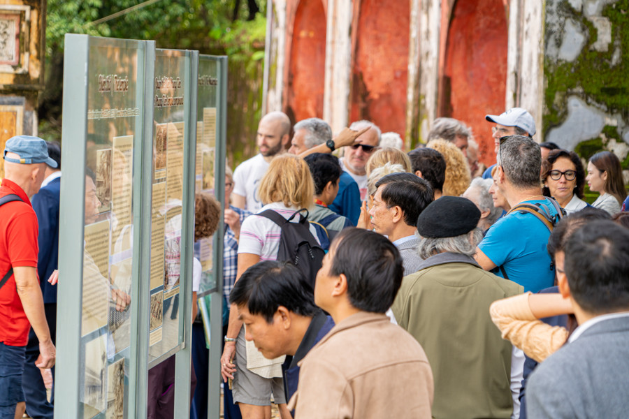 Buổi triển lãm thu hút đông đảo du khách trong và ngoài nước tham gia. Buổi triển lãm thu hút đông đảo du khách trong và ngoài nước tham gia.