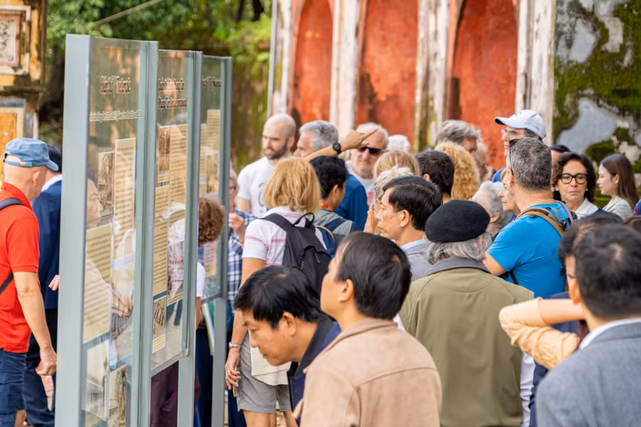 Buổi triển lãm thu hút đông đảo du khách trong và ngoài nước tham gia.