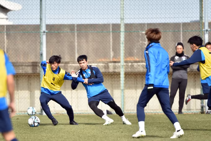 Công Phượng đang nỗ lực tập luyện chờ ngày ra sân tại Nhật Bản. Công Phượng đang nỗ lực tập luyện chờ ngày ra sân tại Nhật Bản.