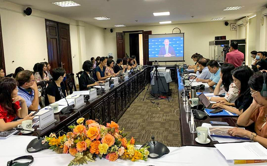 Ông Ernesto Ottone R. - Phó Tổng Giám đốc phụ trách văn hóa của UNESCO phát biểu trực tuyến về bộ Chỉ số Văn hóa 2030. Ông Ernesto Ottone R. - Phó Tổng Giám đốc phụ trách văn hóa của UNESCO phát biểu trực tuyến về bộ Chỉ số Văn hóa 2030.