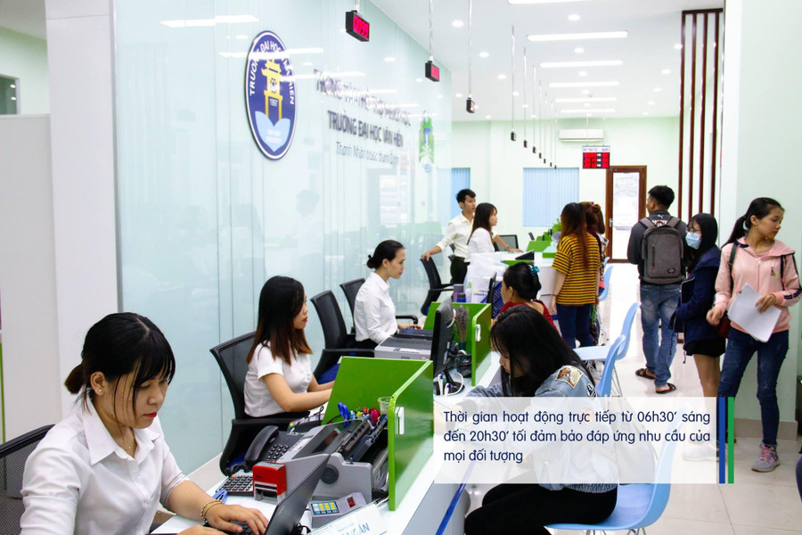 Trung tâm Hỗ trợ người học của Trường ĐH Văn Hiến thường xuyên tấp nập sinh viên mỗi khi chuẩn bị vào mùa nhập học.