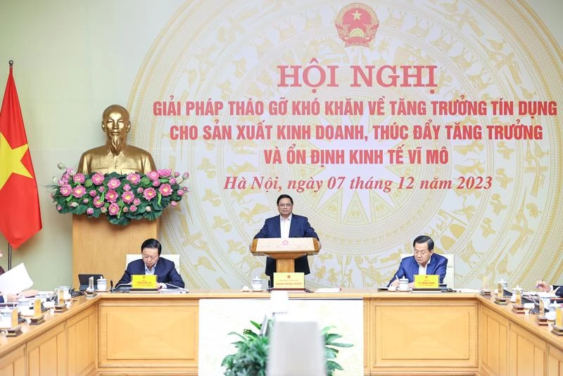 Thủ tướng khẳng định ngân hàng phải chia sẻ với người dân, doanh nghiệp. (Ảnh: VGP/Nhật Bắc)