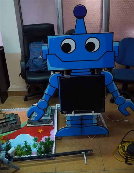 Mô hình Robot hướng dẫn viên du lịch được các bạn học sinh giới thiệu.