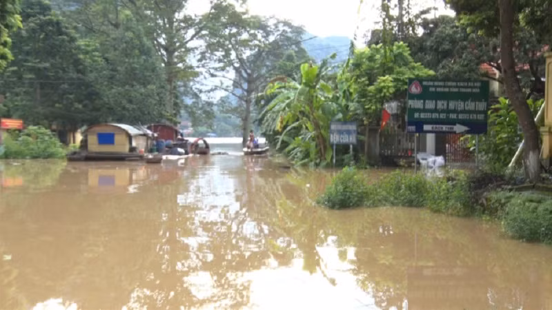 Tại huyện Cẩm Thủy các trường học cũng bị ngập nặng