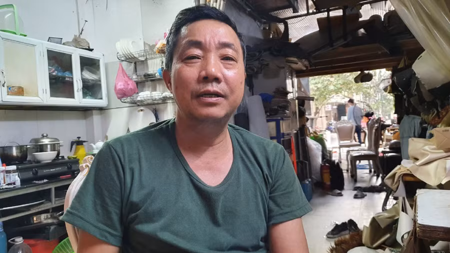 Gia đình ông Đặng Đình Đảm, Tổ trưởng Tổ dân phố số 9 cũng khốn khổ vì dự án Quy hoạch công viên hồ điều hòa Hạ Đình.