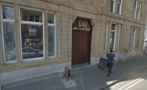 Nhà hàng cho rằng vị khách trẻ này đã có thái độ thô lỗ với nhân viên