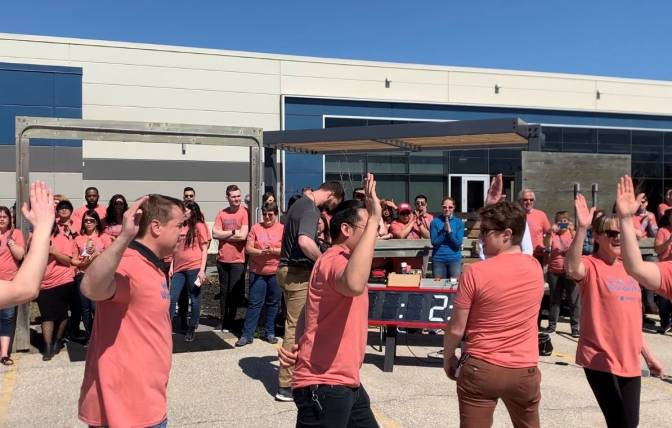 Các nhân viên đã gửi video để được công nhận kỷ lục. Các nhân viên đã gửi video để được công nhận kỷ lục.