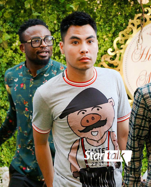 Chiếc áo in hình lợn cực ngầu của Đức Huy.