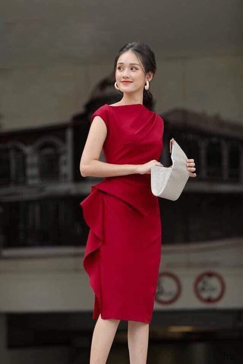 Chiếc váy "nạn nhân" muốn mua có màu đỏ. Chiếc váy "nạn nhân" muốn mua có màu đỏ.