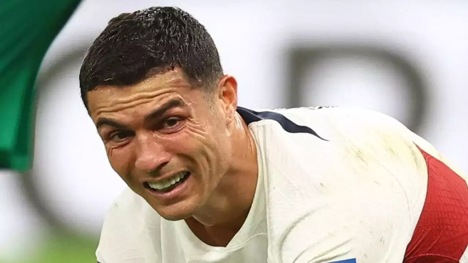 Ronaldo lần đầu tiên sau 15 năm vắng mặt trong đội hình tiêu biểu FIFA. Ronaldo lần đầu tiên sau 15 năm vắng mặt trong đội hình tiêu biểu FIFA.