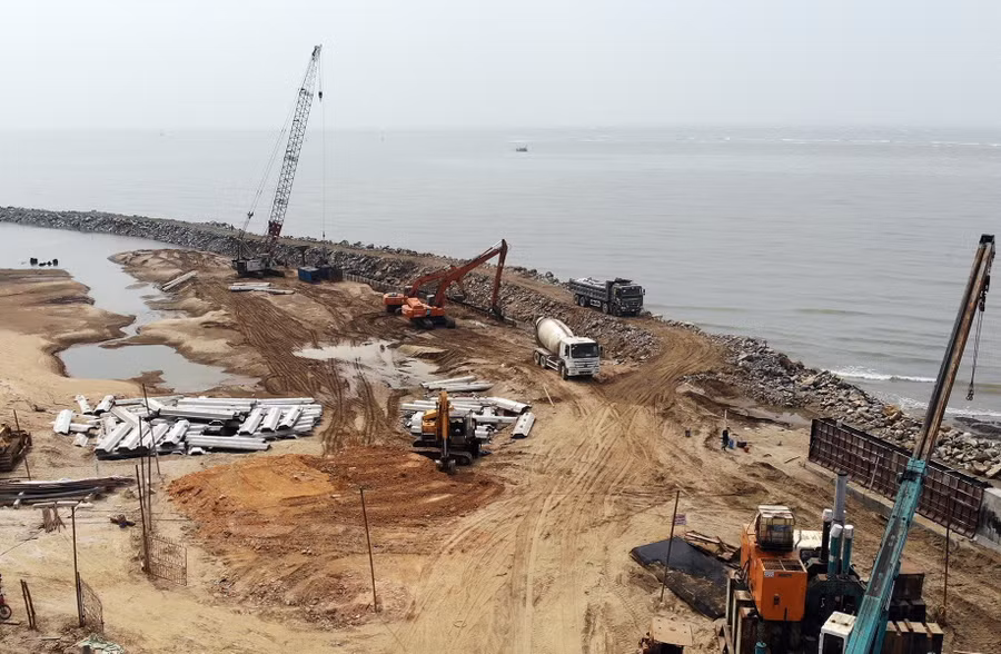 Dự án chống sạt lở, xâm thực biển ở Tân Xuân đang được gấp rút triển khai.