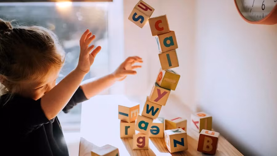 Các cột mốc phát triển ở trẻ chỉ là quy ước văn hóa, không phải tiêu chuẩn phổ quát. Ảnh: Getty Images