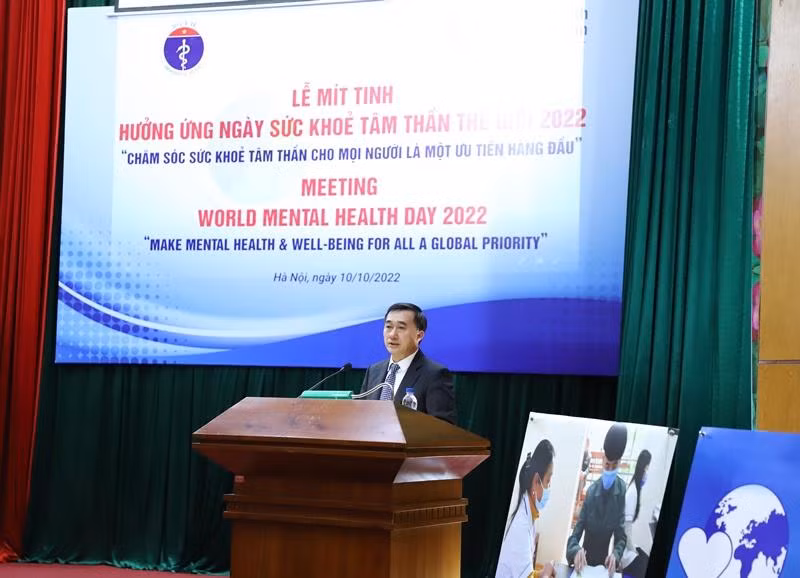 Thứ trưởng Bộ Y tế Trần Văn Thuấn phát biểu tại lễ mít tinh. Ảnh: BYT.