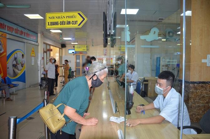 Người dân đến khám, chữa bệnh tại cơ sở y tế. Nguồn: SYT Hà Nội. Người dân đến khám, chữa bệnh tại cơ sở y tế. Nguồn: SYT Hà Nội.