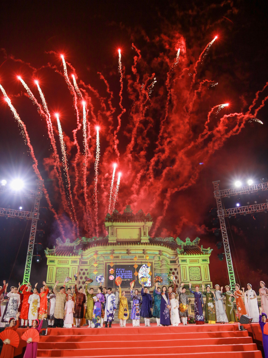 Pháo hoa kết thúc Festival nghề truyền thống Huế 2023. (Ảnh: Hoàng Hải). Pháo hoa kết thúc Festival nghề truyền thống Huế 2023. (Ảnh: Hoàng Hải).