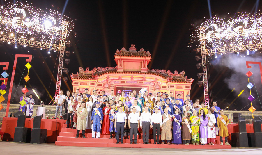 Lễ tôn vinh các nghệ nhân làng nghề tham gia Festival nghề truyền thống Huế 2023. Lễ tôn vinh các nghệ nhân làng nghề tham gia Festival nghề truyền thống Huế 2023.