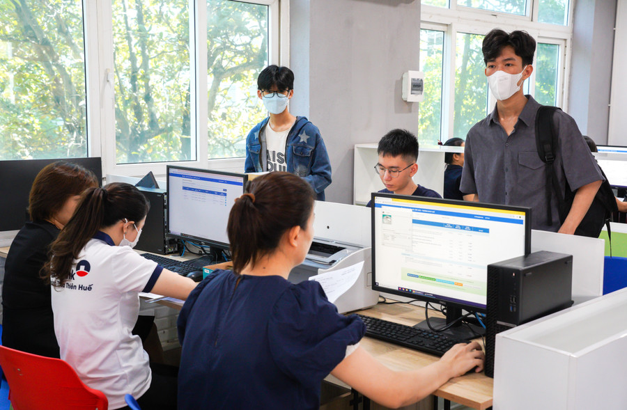 Năm học 2023 - 2024, Trường ĐH Khoa học, ĐH Huế có nhiều chính sách hỗ trợ cho tân sinh viên. Năm học 2023 - 2024, Trường ĐH Khoa học, ĐH Huế có nhiều chính sách hỗ trợ cho tân sinh viên.