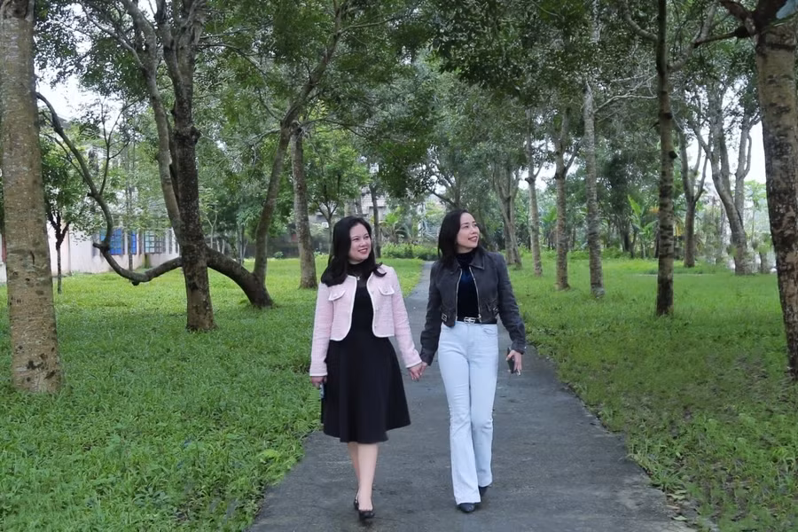 Rừng cây xanh mướt trong khuôn viên Trường THPT Cao Thắng giúp giáo viên và học sinh tận hưởng không khí trong lành sau những giờ học tập, giảng dạy.