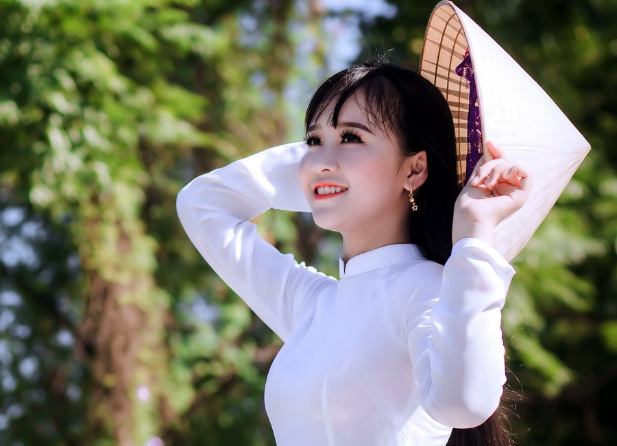 Thần đồng Bolero Kim Chi khoe vẻ đẹp trong veo bên hồ sen quê nhà ảnh 1 Thần đồng Bolero Kim Chi khoe vẻ đẹp trong veo bên hồ sen quê nhà ảnh 1
