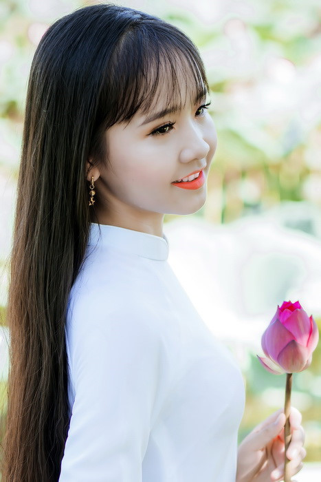 Thần đồng Bolero Kim Chi khoe vẻ đẹp trong veo bên hồ sen quê nhà ảnh 2 Thần đồng Bolero Kim Chi khoe vẻ đẹp trong veo bên hồ sen quê nhà ảnh 2