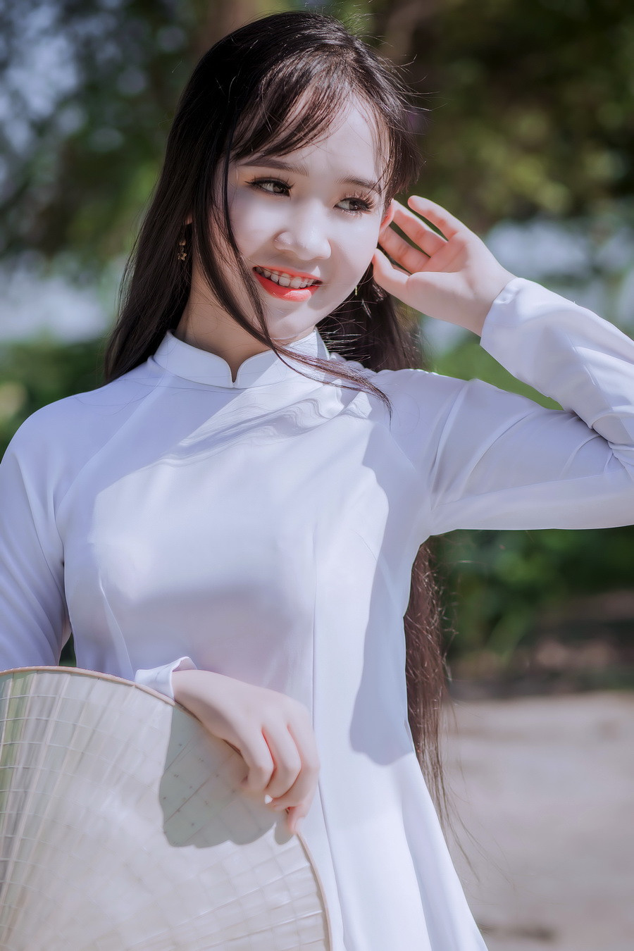 Thần đồng Bolero Kim Chi khoe vẻ đẹp trong veo bên hồ sen quê nhà ảnh 9 Thần đồng Bolero Kim Chi khoe vẻ đẹp trong veo bên hồ sen quê nhà ảnh 9