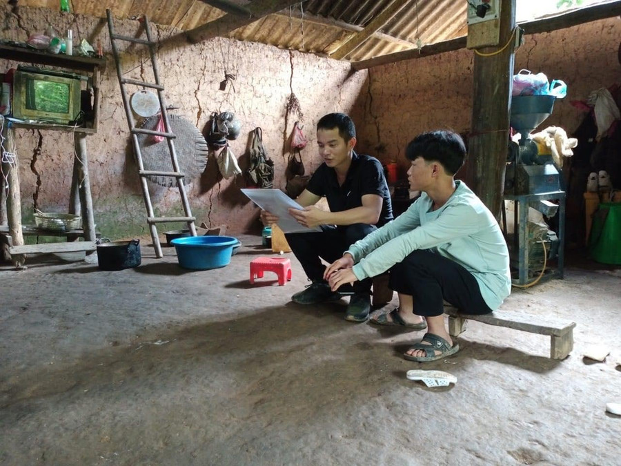 Trường THPT số 1 Bắc Hà (Lào Cai) đến từng nhà vận động học sinh không bỏ học.