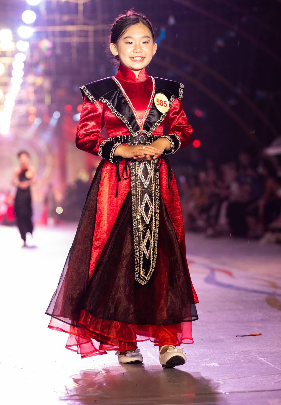 Lưu Dương Bảo Ngân sinh năm 2012, là học sinh trường Tiểu học Tân Dân, TP Việt Trì, Phú Thọ. Em thích múa, nhảy, quay video Tiktok, trình diễn thời trang. Suốt 4 năm học, em đều đạt thành tích xuất sắc, giải Nhì giao lưu tiếng Anh cấp trường, Huy chương Vàng và Huy chương Bạc trong Ngày hội Festival nhà thiếu nhi toàn quốc 2022, giải Nhất cuộc thi nhảy Kun. Em mơ ước trở thành diễn viên múa hoặc người mẫu.