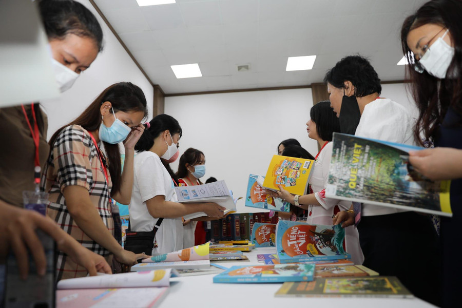 "Chào Tiếng Việt" được độc giả quan tâm ngay khi ra mắt "Chào Tiếng Việt" được độc giả quan tâm ngay khi ra mắt